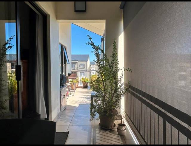 1 BEDROOM APARTMENT FOR SALE IN SANDOWN